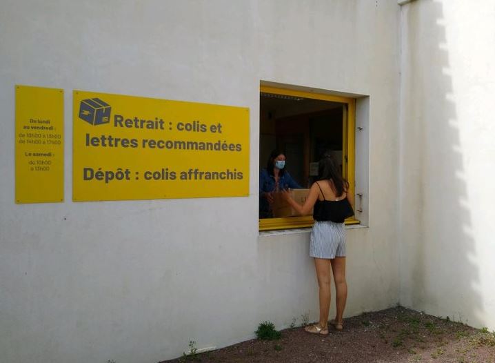 A l'Ile d'Yeu, le service "drive" permet de limiter l'affluence de la clientèle en agence.