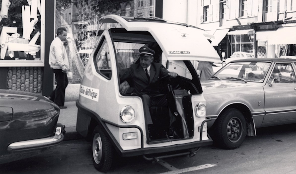 Voiture électrique, JP Guillet, 1975, SIRP-PTT, tirage argentique © Musée de La Poste - La Poste, 2023