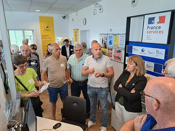 interieur du bureau France services de delme
