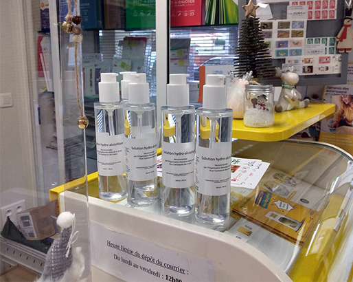 Don de solution hydroalcoolique à des associations franciliennes