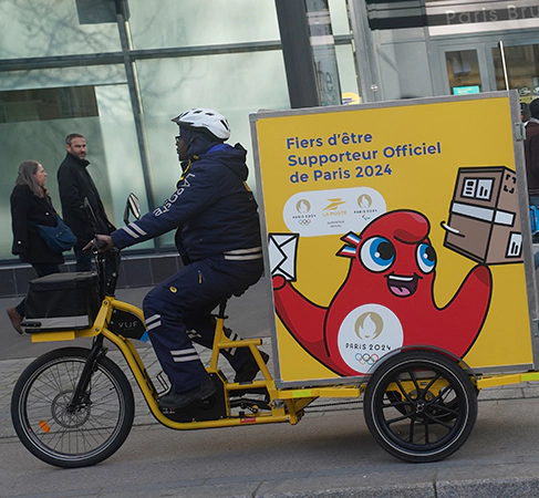velo cargo habillé Jeux Olympiques et Paralympiques de Paris 2024