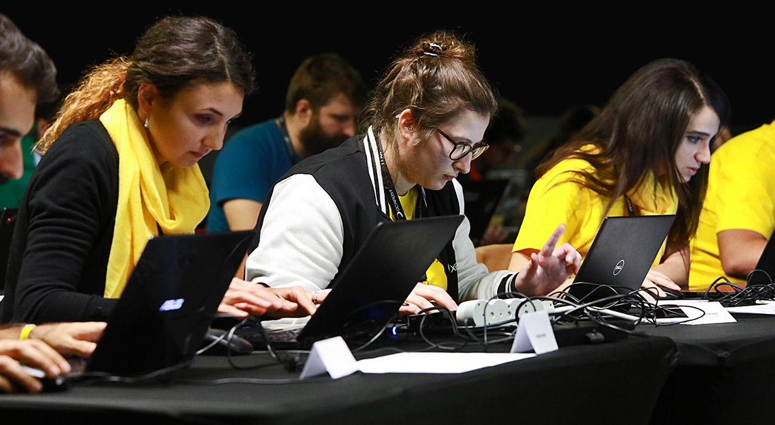 La Poste poursuit son engagement pour développer la place des femmes dans les métiers du numérique