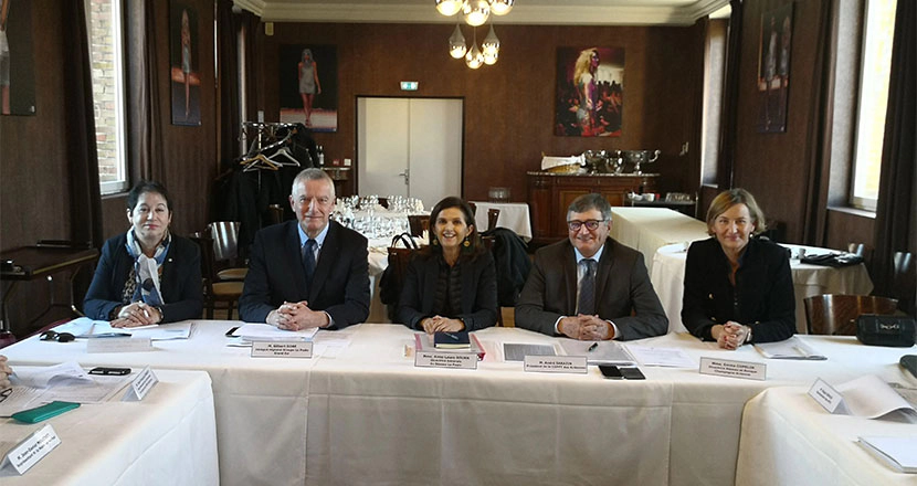 Les membres de la CDPPT des Ardennes avec Anne-Laure Bourn, Directrice générale adjointe du Groupe La Poste