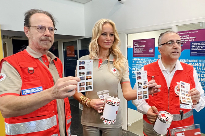 Adriana Karembeu et Marc Levy, le nouveau duo d’ambassadeurs de La Croix-Rouge française, accompagnés de Philippe Da Costa, Président de l'association