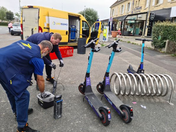 Entretien d’une flotte de trottinettes électriques par des facteurs