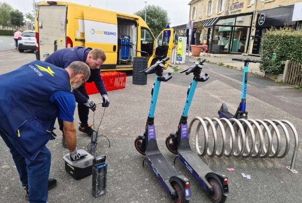 Entretien d’une flotte de trottinettes électriques par des facteurs
