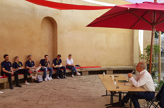 Le Cercle des économistes avait sélectionné 120 jeunes de 18 à 28 ans, étudiants et jeunes actifs, de toute la France et de tous horizons pour participer aux Rencontres