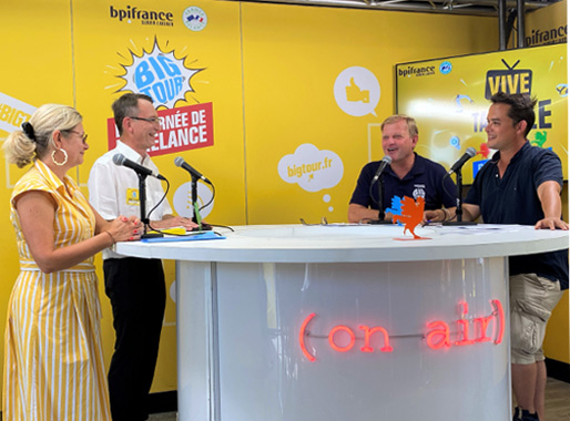 Gilles Lagrave Esnault, délégué au développement régional du Groupe La Poste, précise : « La Poste est heureuse de participer au Big Tour car elle est actrice de la relance par ses activités traditionnelles, le courrier et le colis, mais aussi avec les solutions de financement de La Banque Postale et de dématérialisation de Docaposte. La plateforme de commerce Ma Ville Mon Shopping, qu’elle commercialise, accompagne les commerçants de proximité en leur permettant de vendre leurs produits en ligne. »  Dans son espace, baptisé « Innover », La Poste propose aux visiteurs son aide pour la création de L’Identité Numérique La Poste, ses conseils pour souscrire facilement un compte Ma French Bank et une animation Youpix pour envoyer une photo de vacances à ses proches.  Après les activités ludiques, les démonstrations et animations proposées par les partenaires, un concert exceptionnel gratuit clôture la journée.  Pour sa dernière date en Occitanie, le Big Tour a fait étape au Grau d’Agde (Hérault) le 16 août.