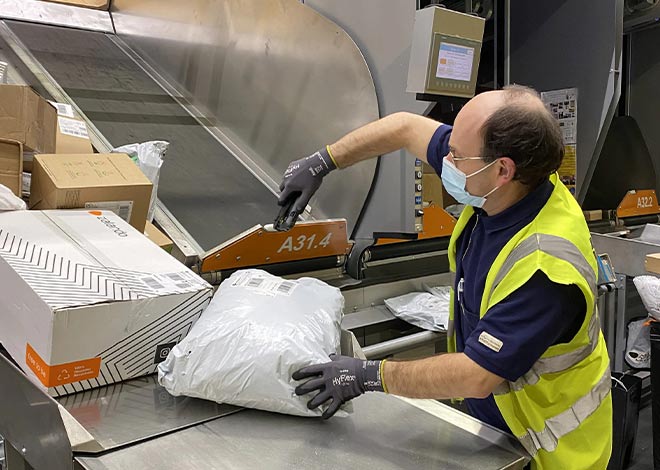 9 000 emplois (CDD et intérims), dont 810 en Ile-de-France, renforcent actuellement la mobilisation des postiers
