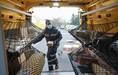 Fin d'année historique pour le colis : La Poste se plie en 4 !