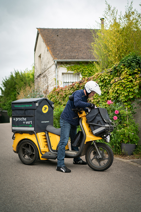 véhicule électrique la poste