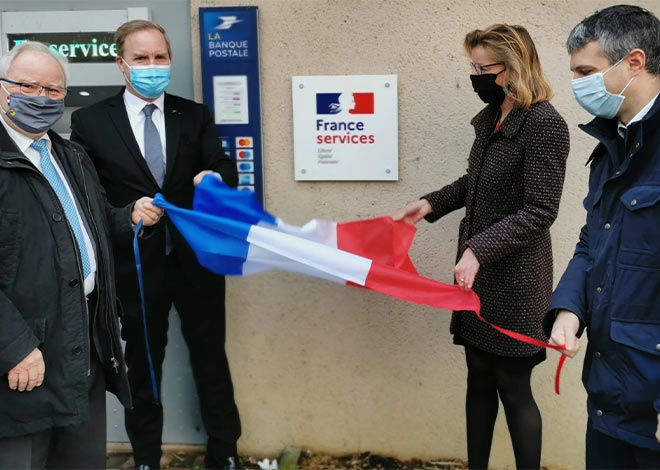 Claire Maynadier, sous-préfète d’Issoudun-La Châtre, William Pelletier, maire de Château neuf-sur-Cher, Loïc Kervran, député de la 3éme circonscription du Cher ainsi que différents partenaires du projet