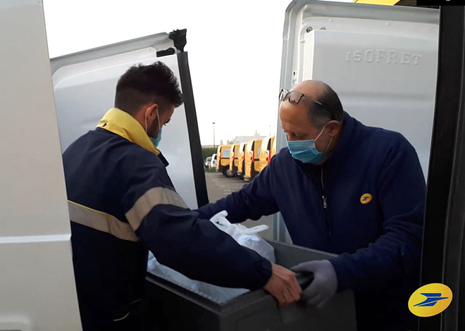 Depuis 2017, La Poste permet aux personnes âgées de se faire livrer leurs repas à domicile par le facteur