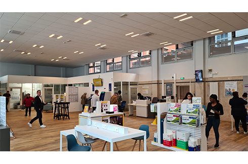 le bureau de poste de Saint Eloi, vue de l'intérieur