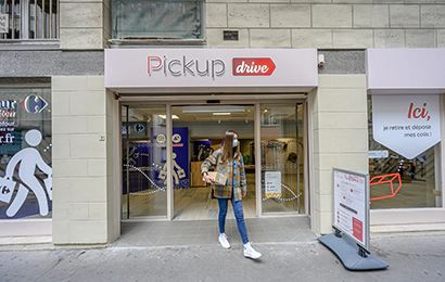Carrefour et La Poste lancent un nouveau modèle de drive pieton