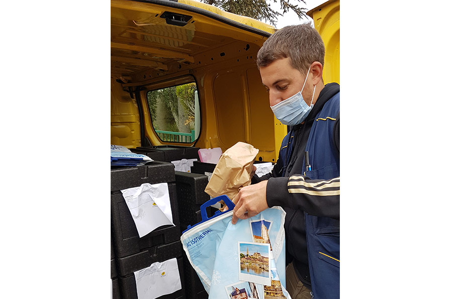 Julien, via sa la livraisons des repas, contribue au "bien vieillir"